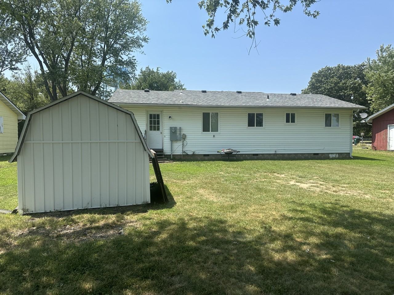 1420 S Clark Ave #NA - Photo 2 of 16