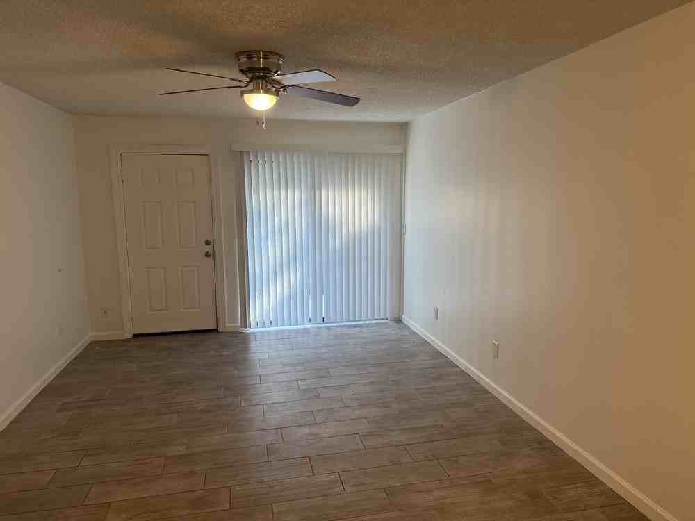 3385 Lodging Cir #6A - Photo 4 of 10