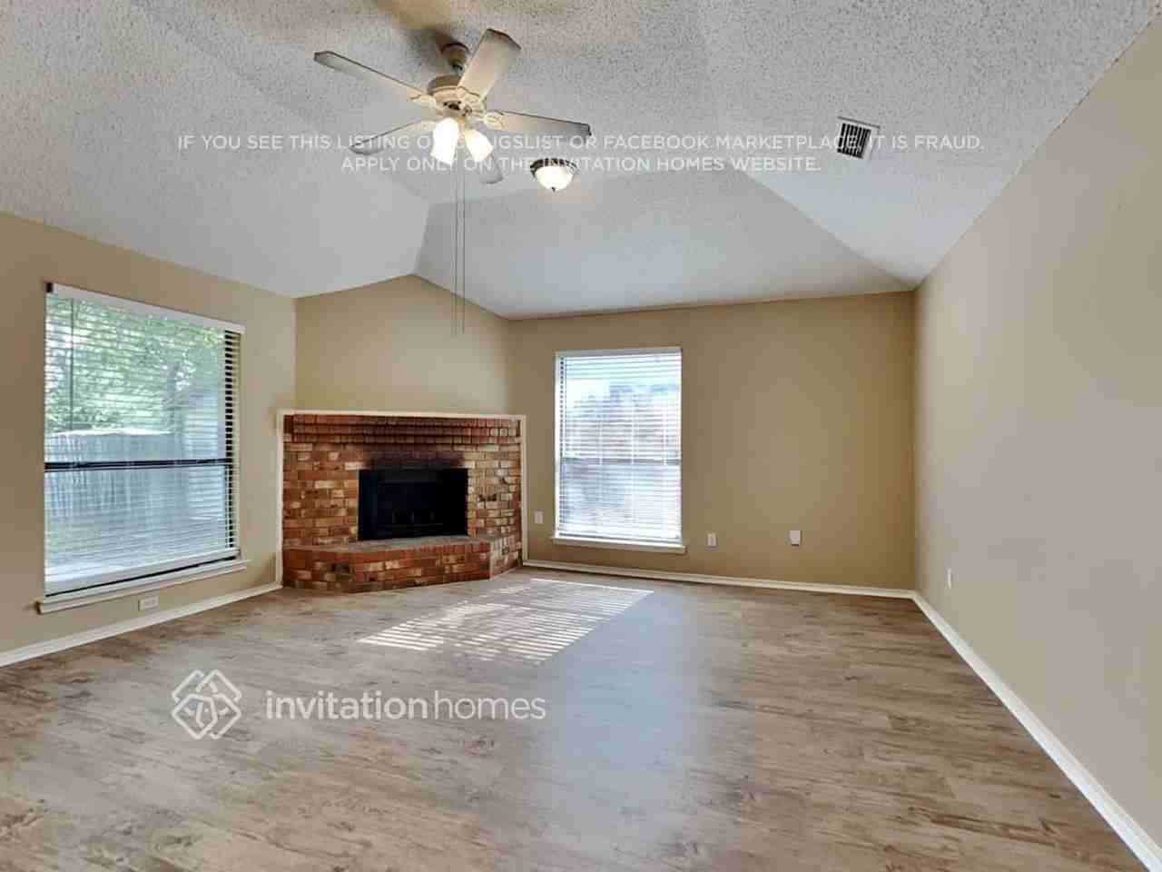 820 Bentle St - Photo 3 of 19