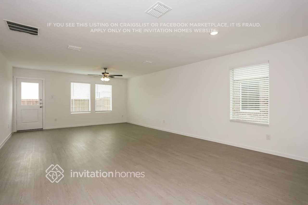 905 Carrick Dr - Photo 3 of 17