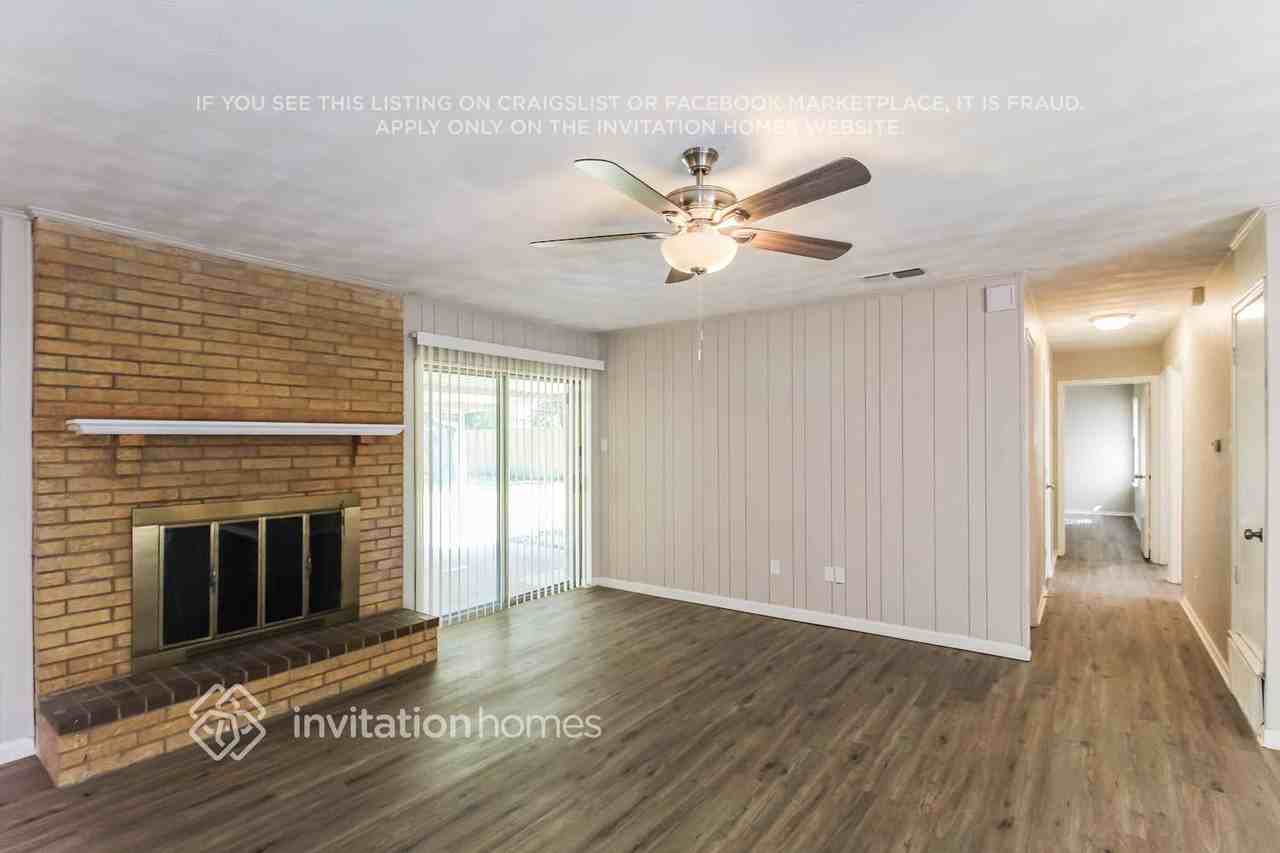 805 Poinsettia Dr - Photo 4 of 15