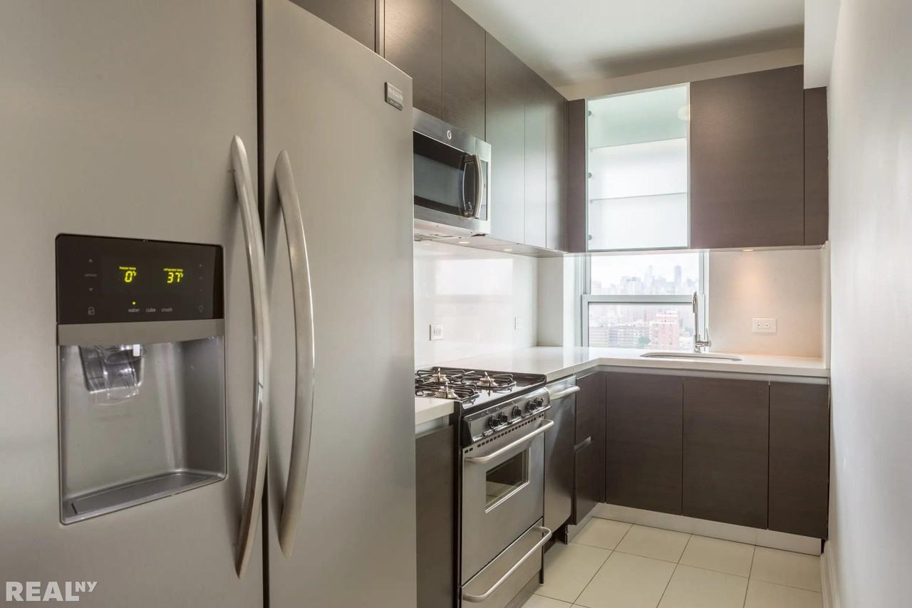 Amsterdam Ave #1901 - Photo 3 of 9