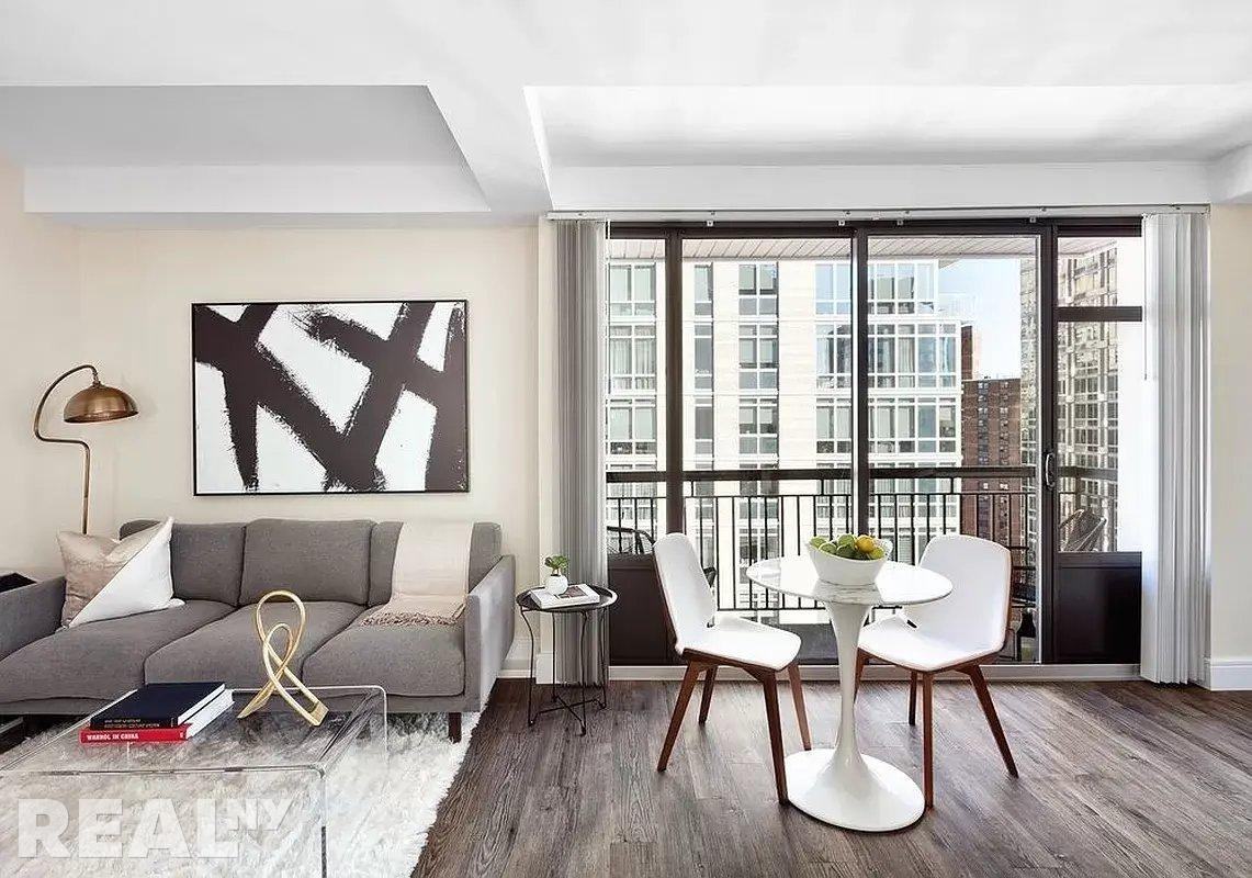 E 91st St #1802 - Photo 2 of 4