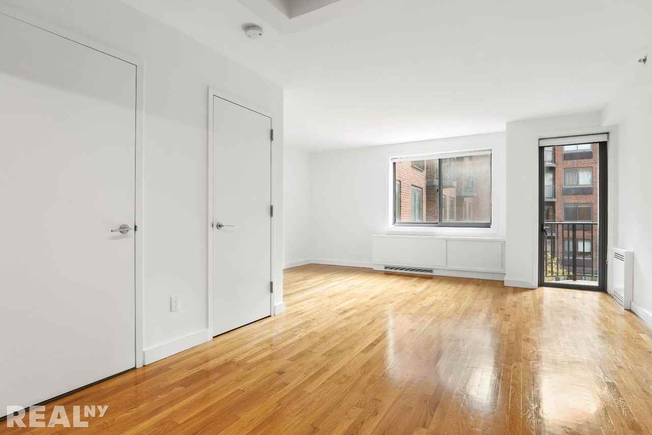 W 15th St #204 - Photo 3 of 4