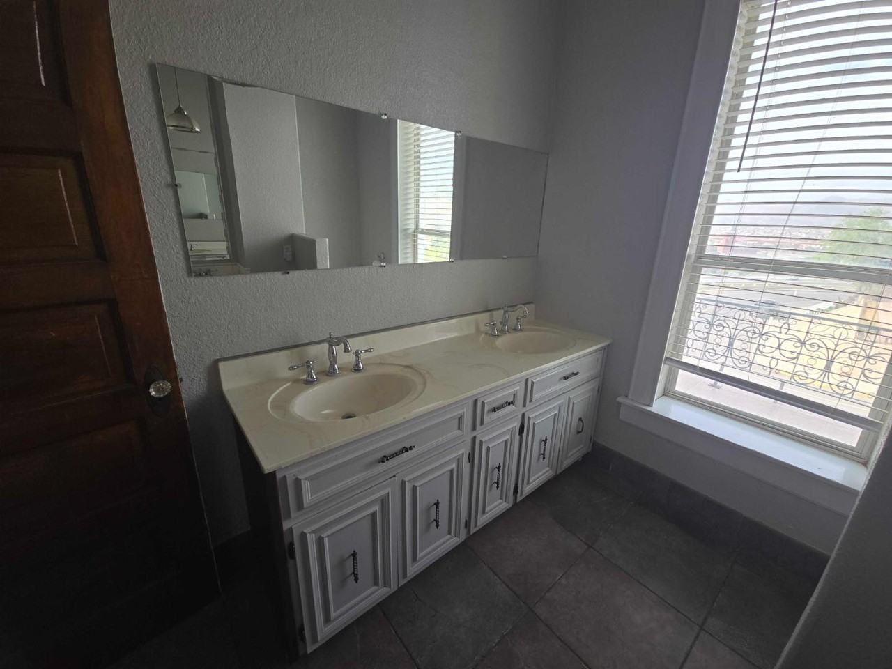 501 Prospect - Photo 7 of 10