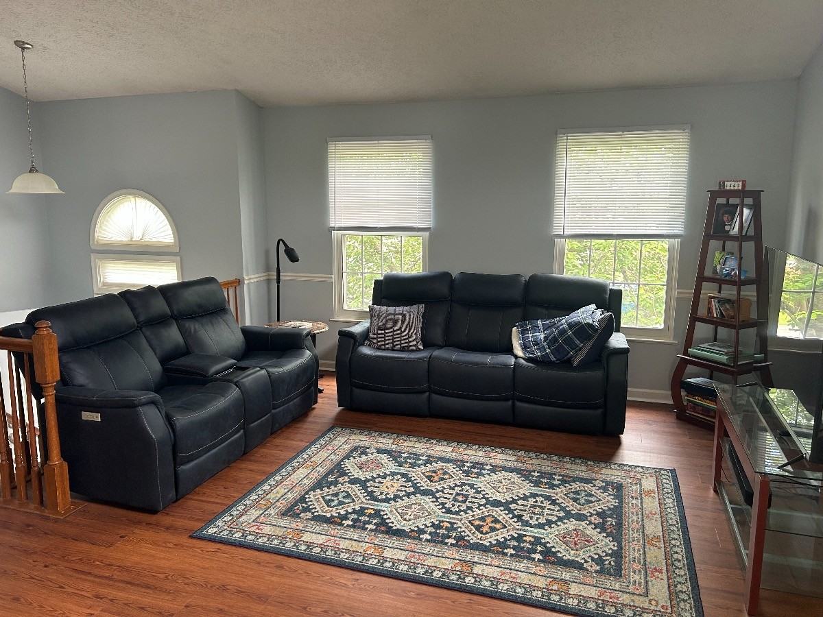 10725 Timothy Dr - Photo 3 of 20