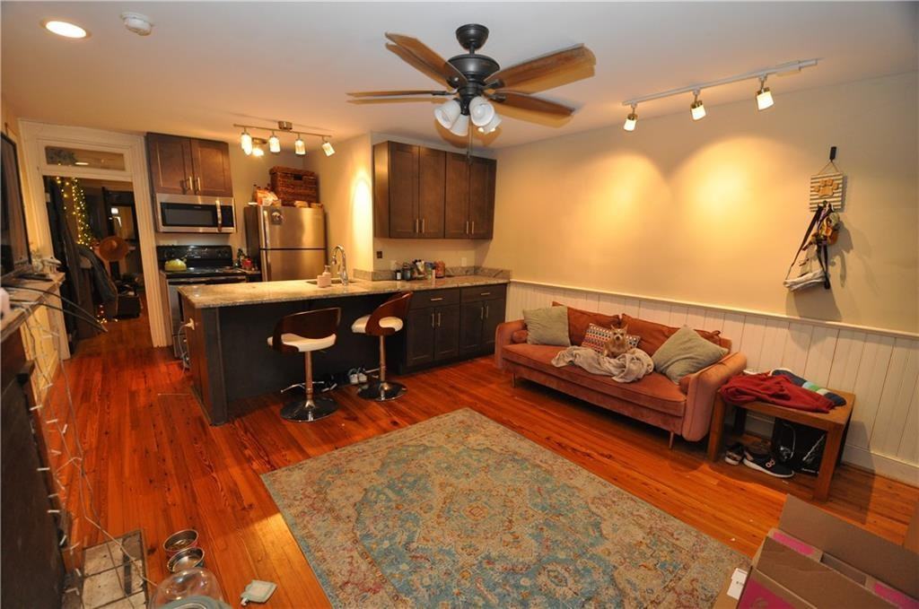 338 S Laurel St - Photo 2 of 10