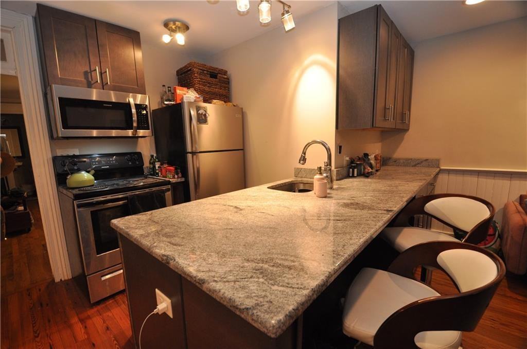 338 S Laurel St - Photo 3 of 10