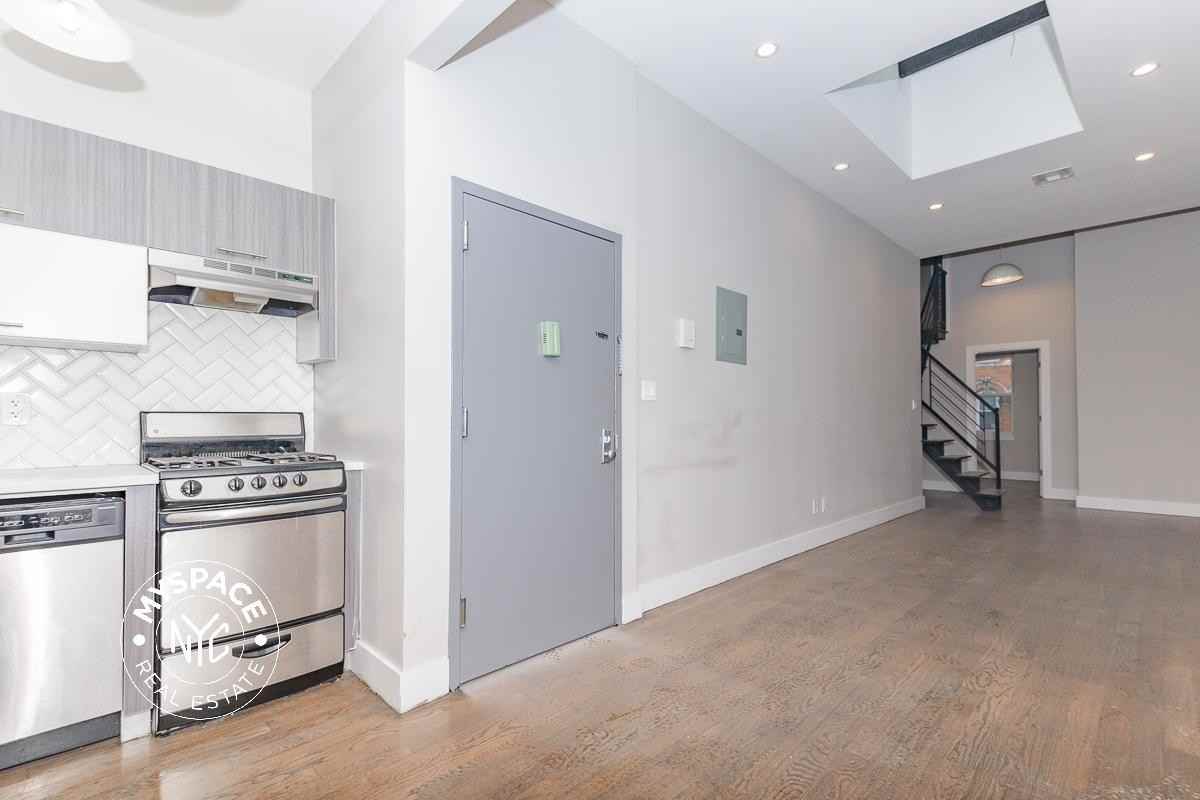 263 Stockholm St #2b - Photo 3 of 13