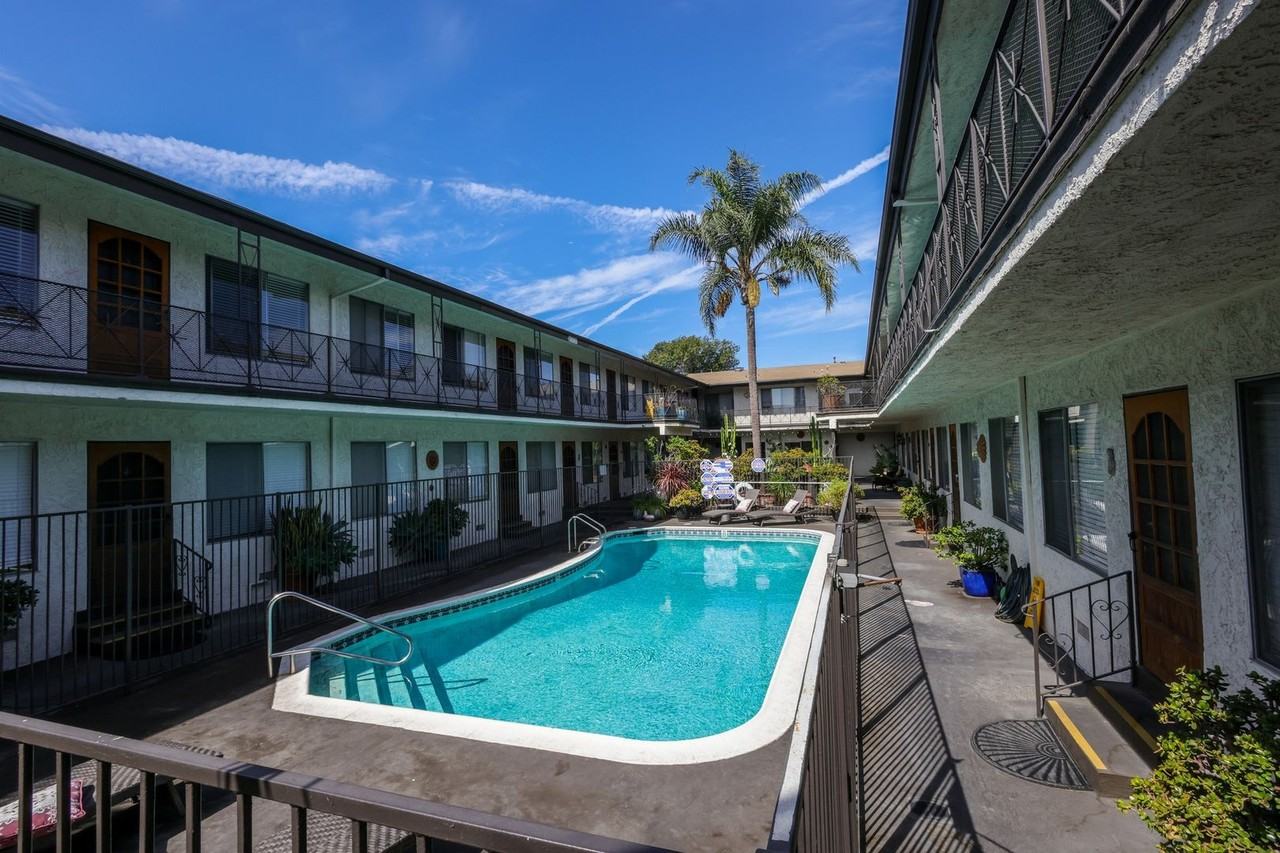 La Casa Blanca - Photo 2 of 27