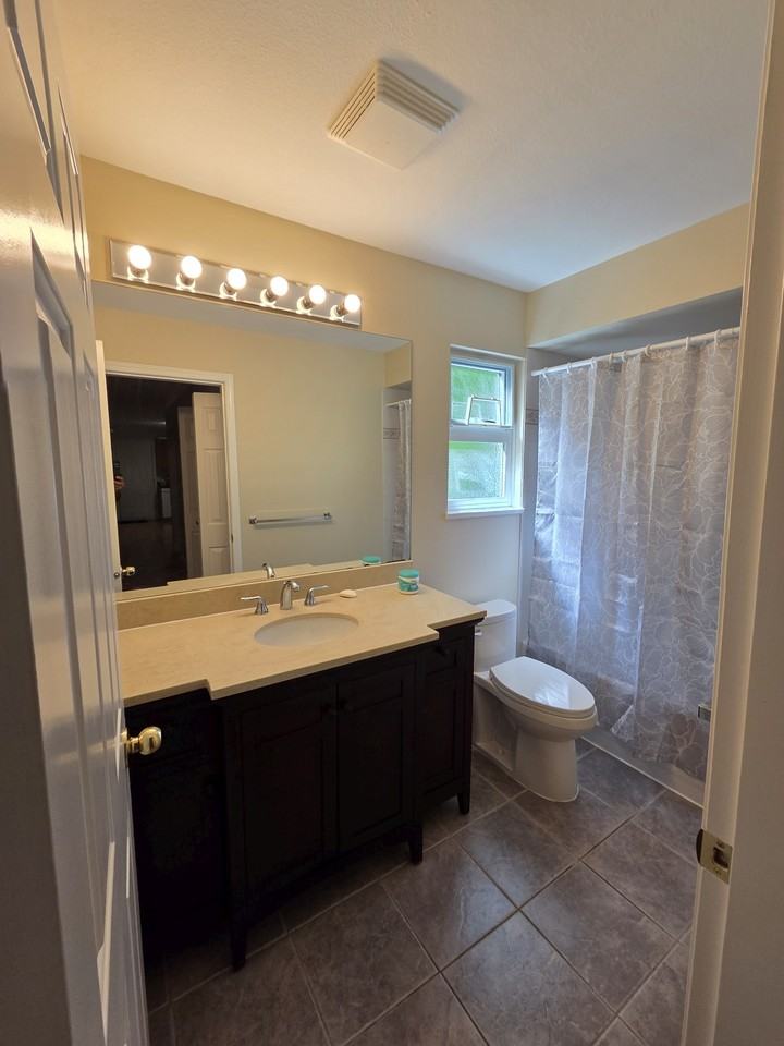 9540 116 Street #B - Photo 5 of 7