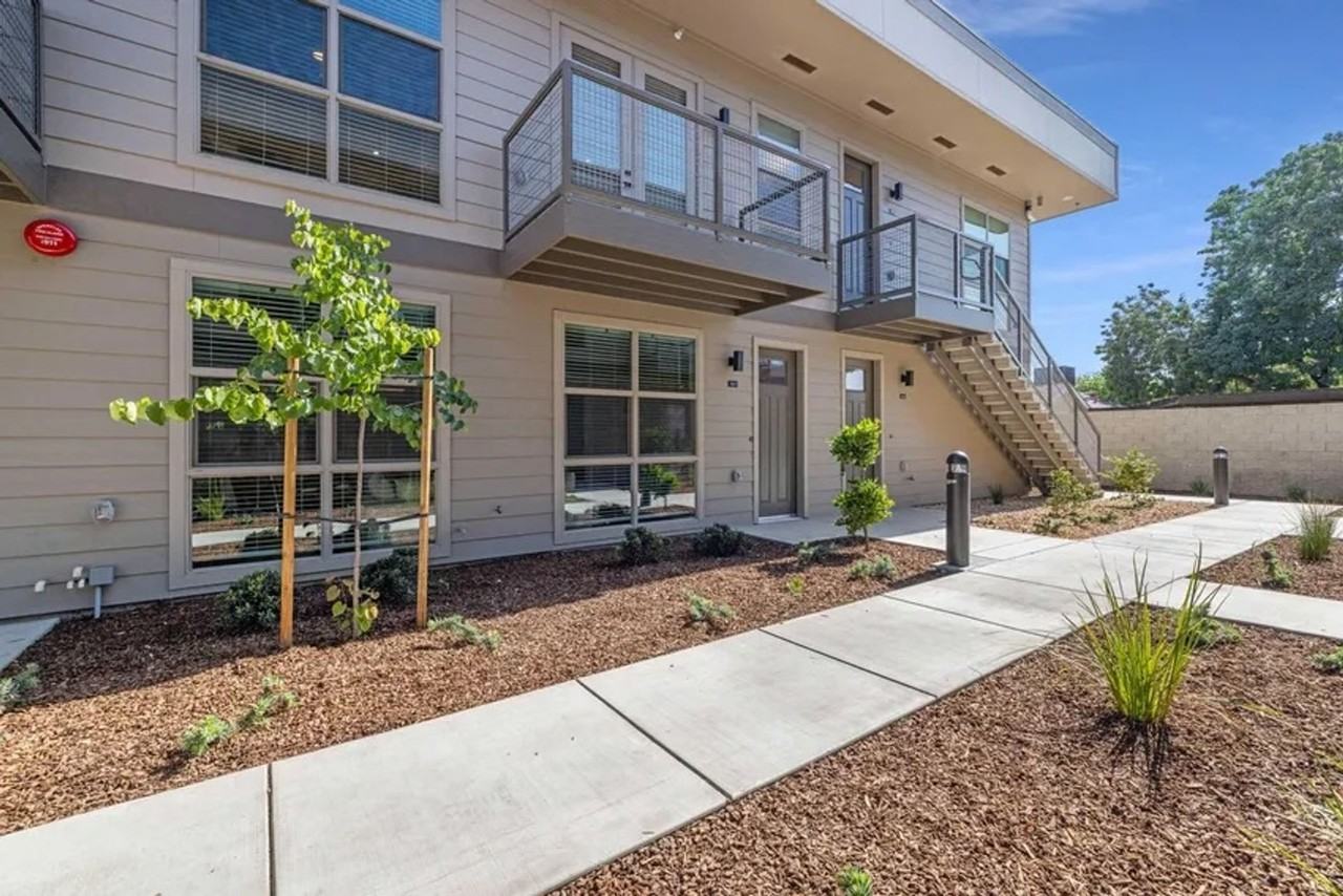 Vantage Pointe East - Photo 2 of 11