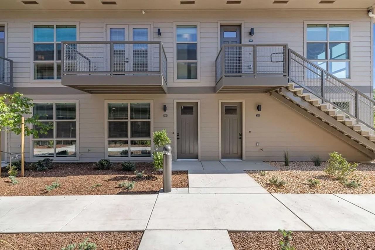 Vantage Pointe East - Photo 3 of 11