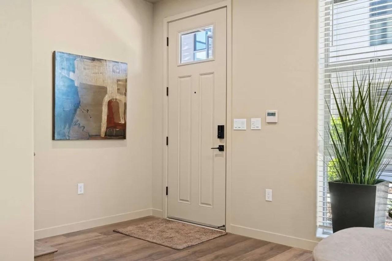 Vantage Pointe East - Photo 5 of 11