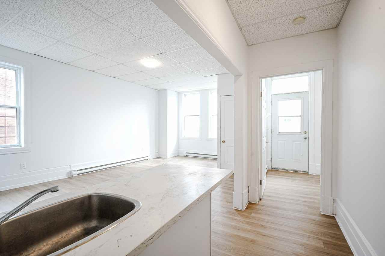 3419 Avenue Prud'homme #7 - Photo 2 of 10