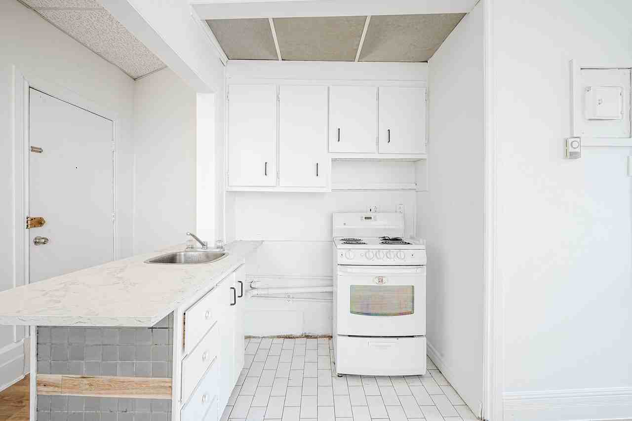 3419 Avenue Prud'homme #7 - Photo 5 of 10