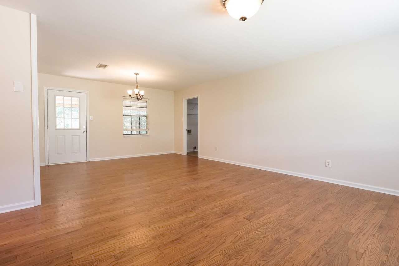 131 Green Drive - Photo 3 of 21