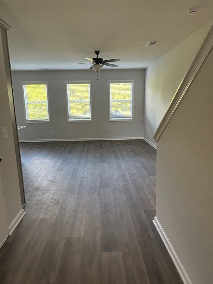 130 Lauren St - Photo 4 of 22