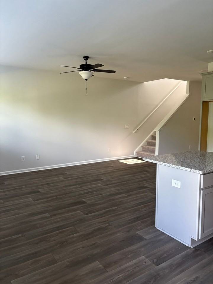 130 Lauren St - Photo 7 of 22