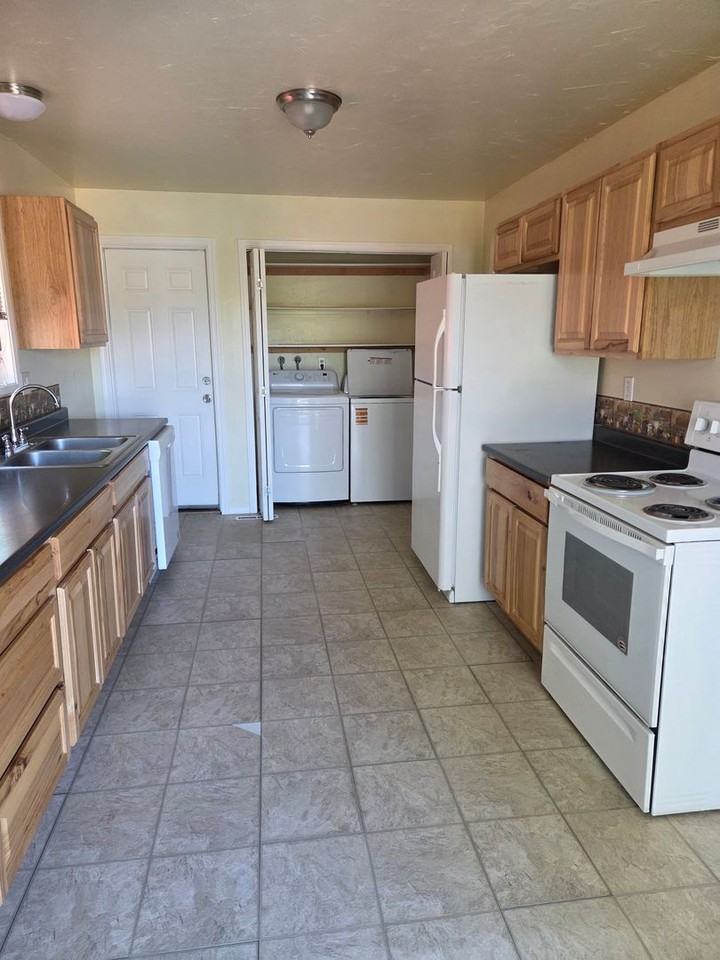 1819 Modoc St - Photo 5 of 18