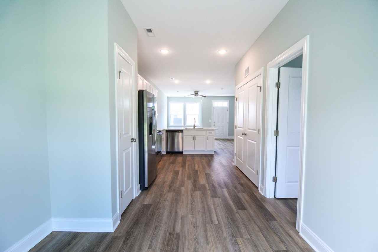 211 Sandy Cove Ln - Photo 7 of 32