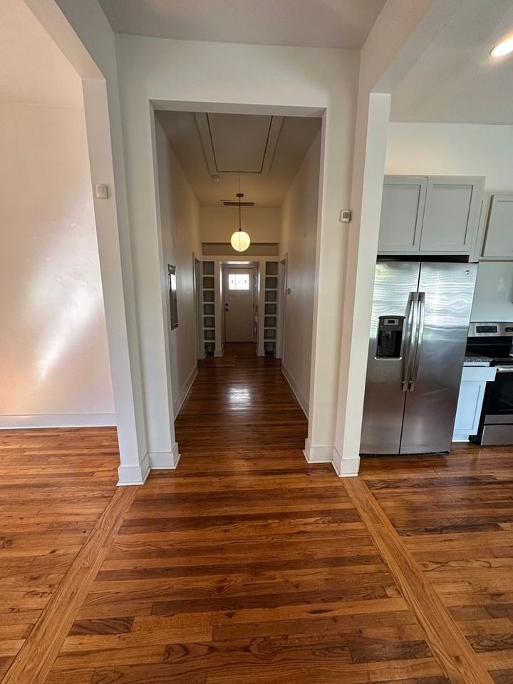 614 E Henry St - Photo 3 of 33