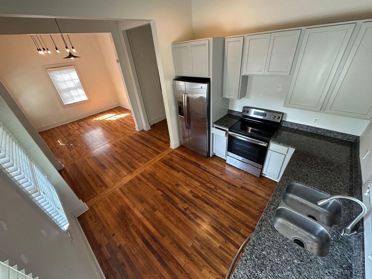 614 E Henry St - Photo 6 of 33
