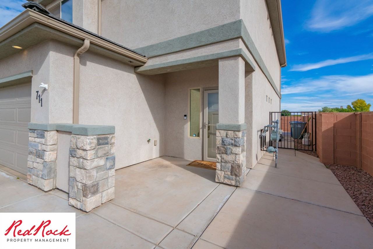 711 S Malorie Way - Photo 4 of 50