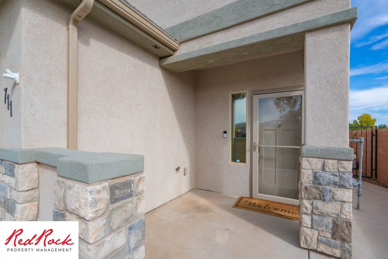 711 S Malorie Way - Photo 5 of 50