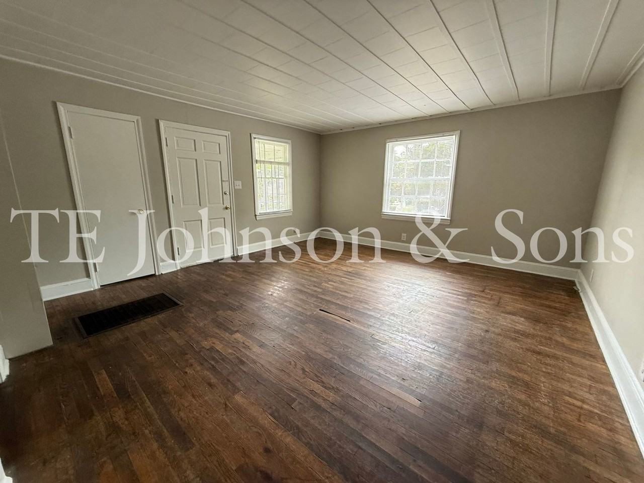 401 E 25th St - Photo 6 of 16