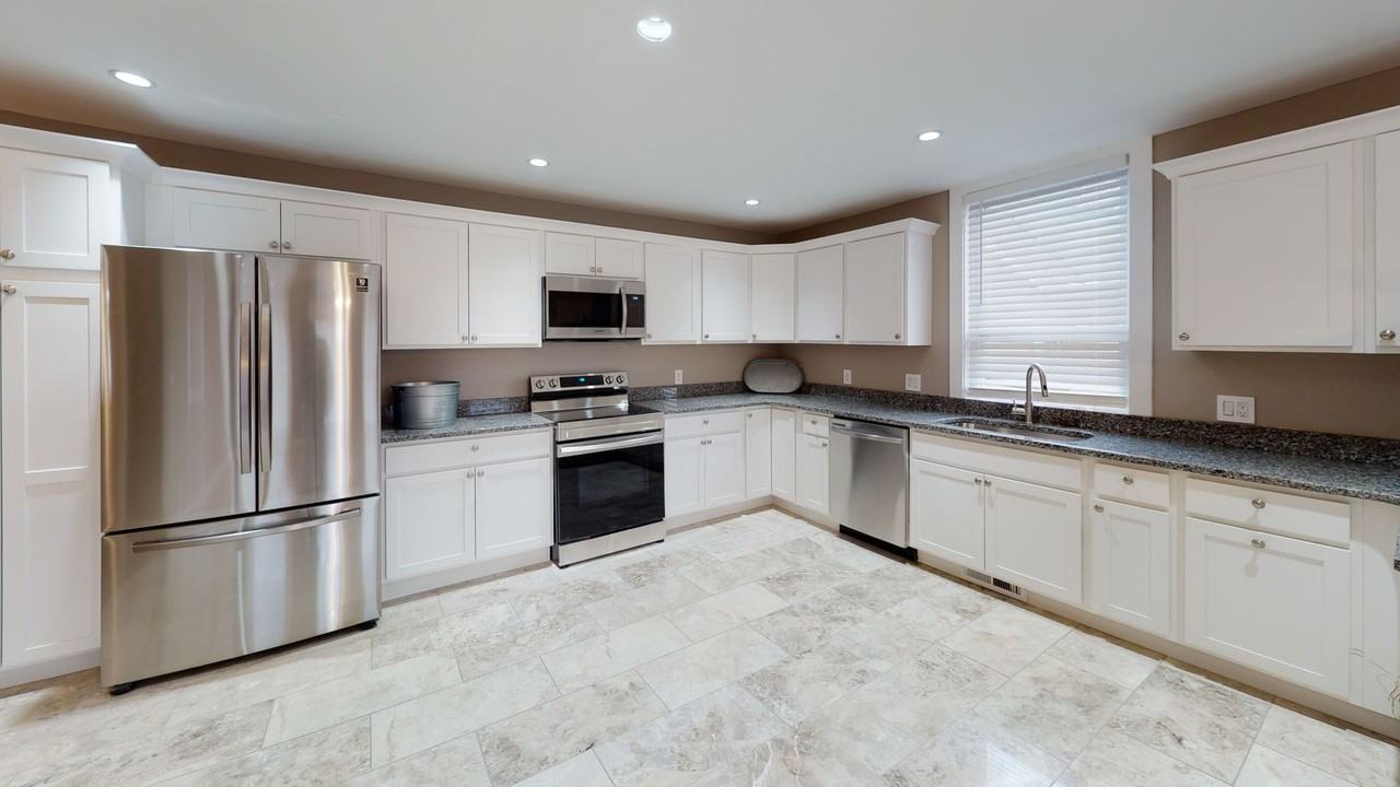 1702 Highland Ave - Photo 7 of 24