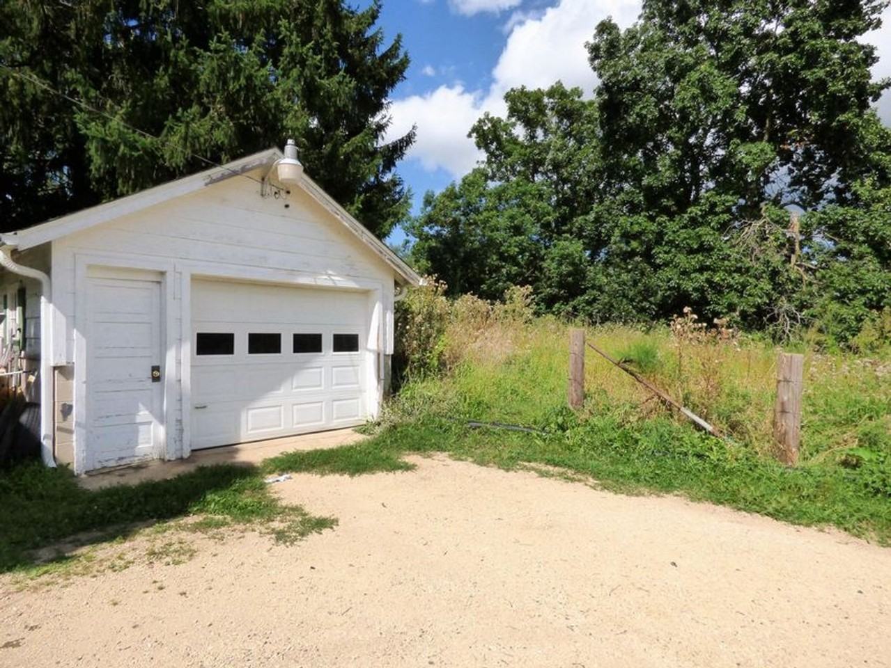 W2984 Krueger Rd - Photo 2 of 7