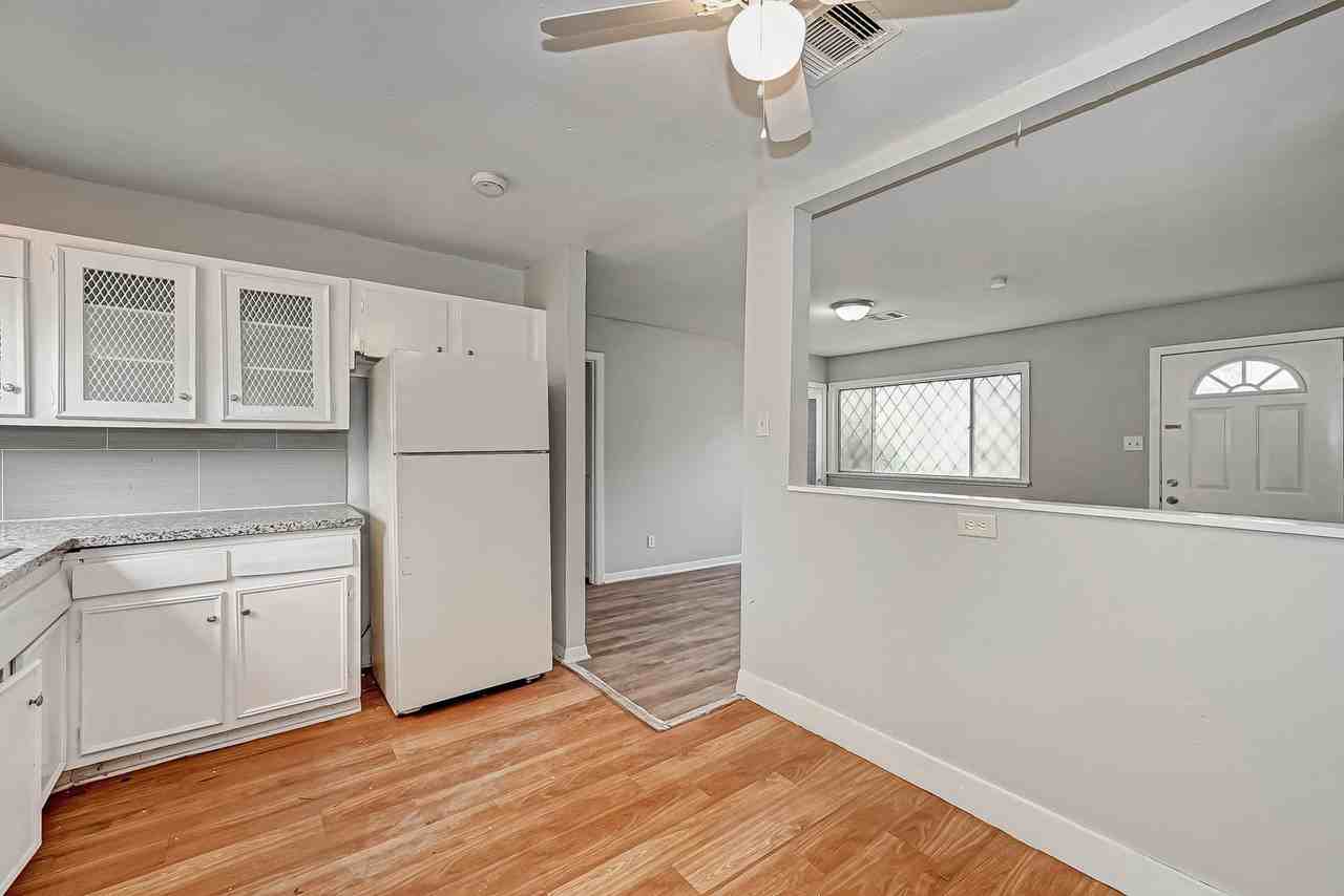 4203 Tavenor Ln - Photo 7 of 14