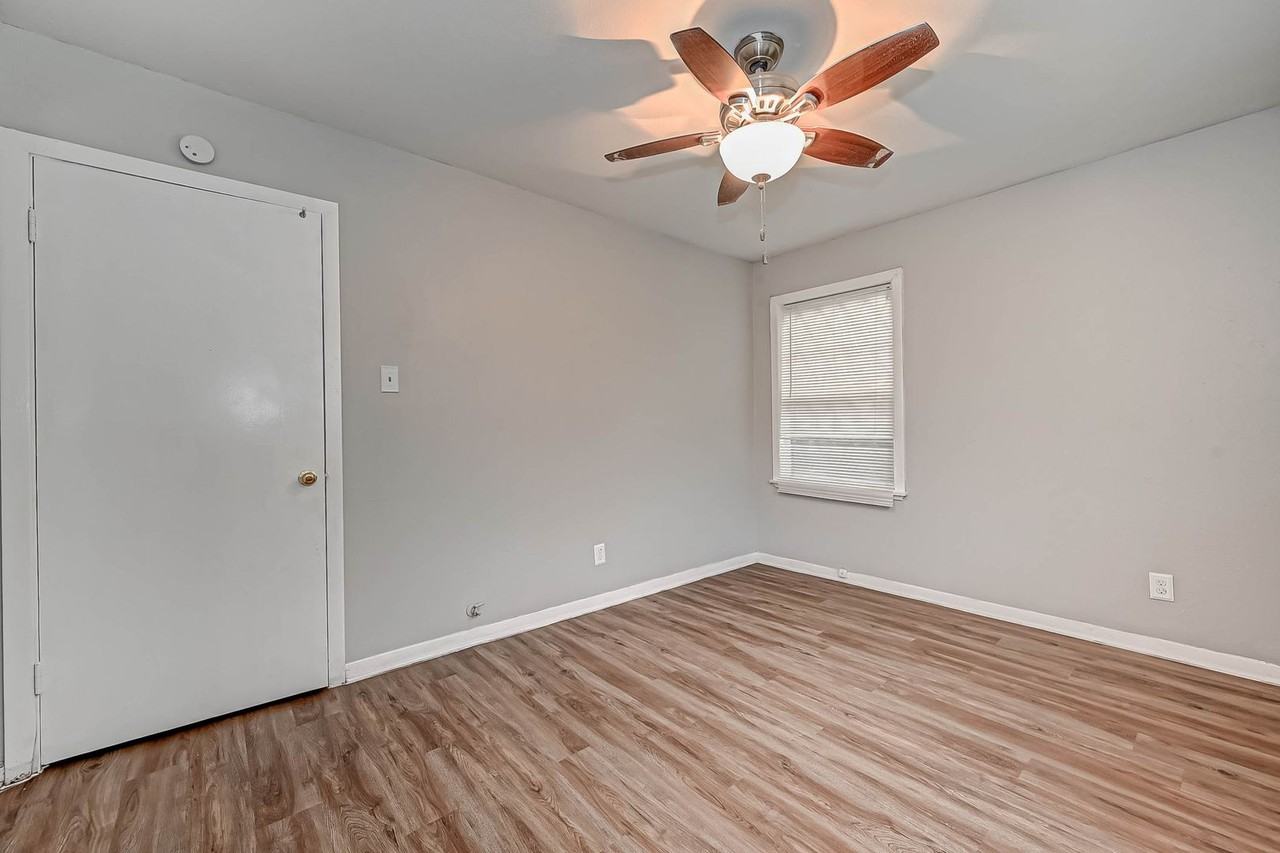 4203 Tavenor Ln - Photo 5 of 14