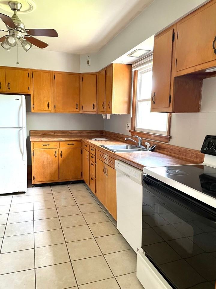 2202 N Fritz Dr - Photo 5 of 11