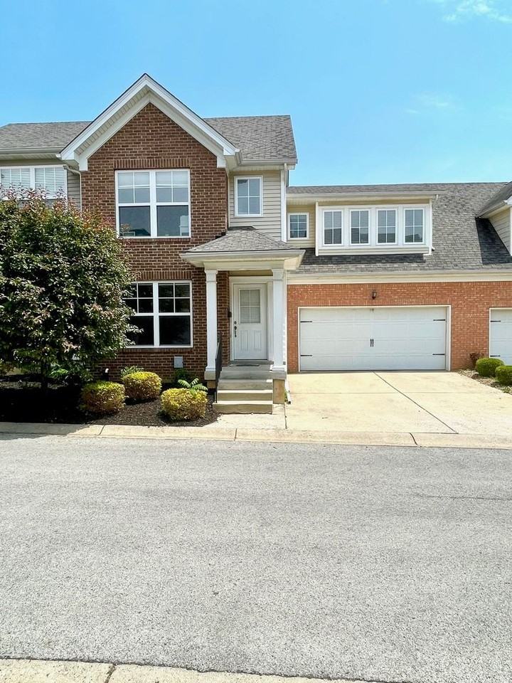 405 Clare Ln - Photo 2 of 23