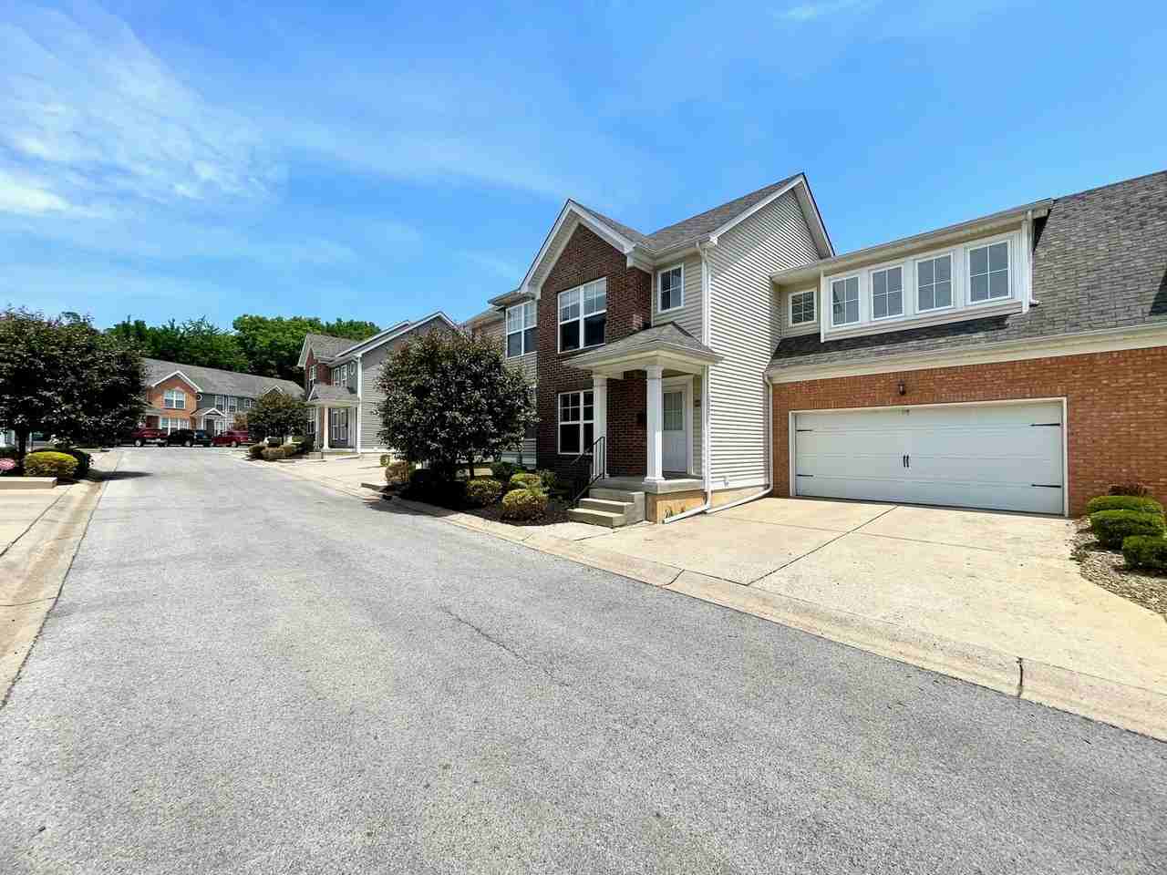 405 Clare Ln - Photo 3 of 23