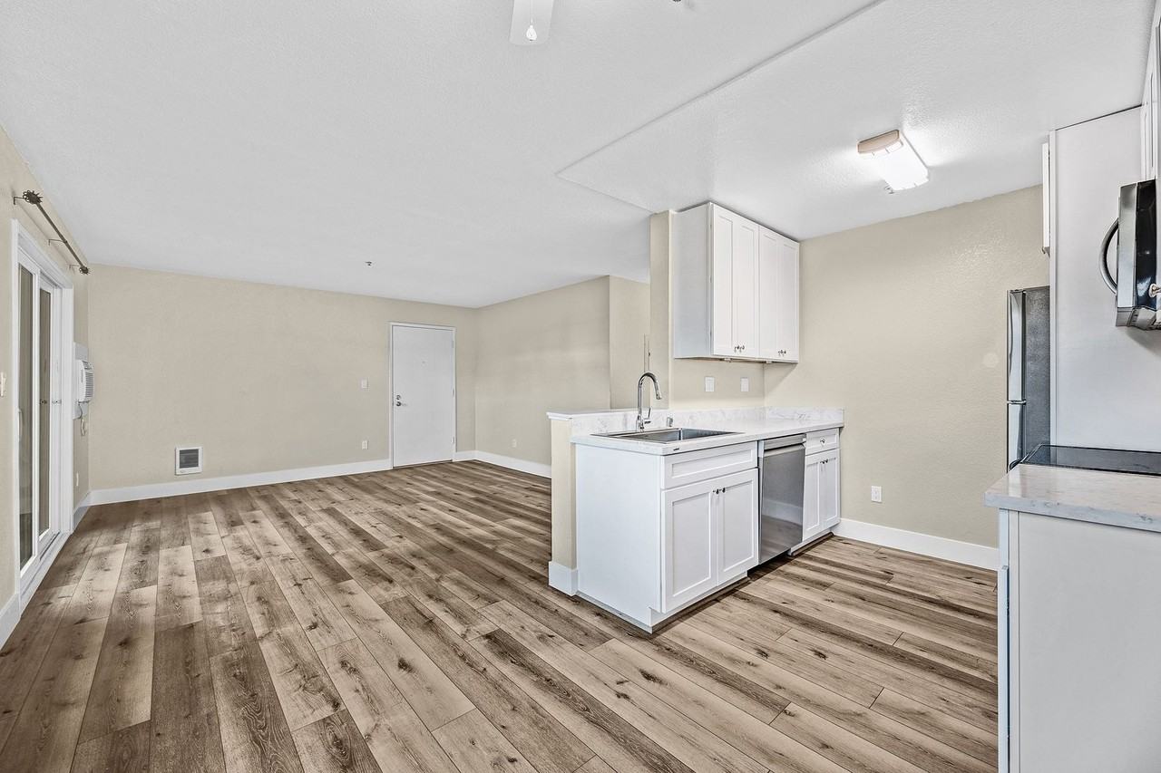 3624 Silver Oaks Way #D - Photo 7 of 37