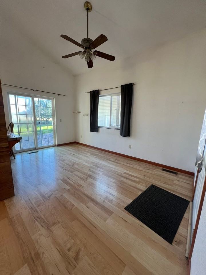 5331 Primrose Ln - Photo 2 of 12