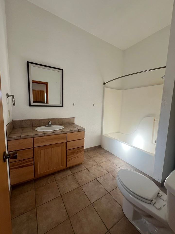 5331 Primrose Ln - Photo 3 of 12