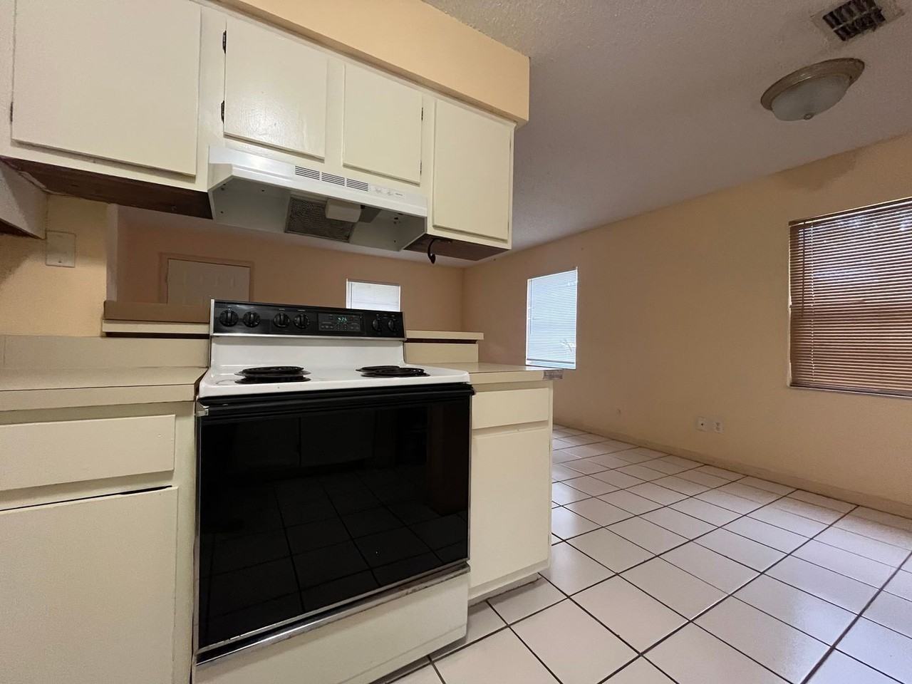 7637 Green Rd - Photo 3 of 9