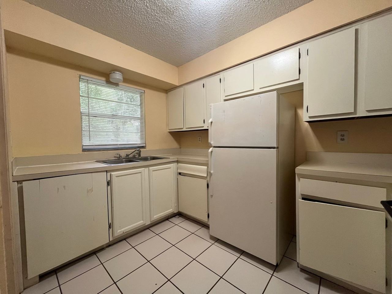 7637 Green Rd - Photo 4 of 9