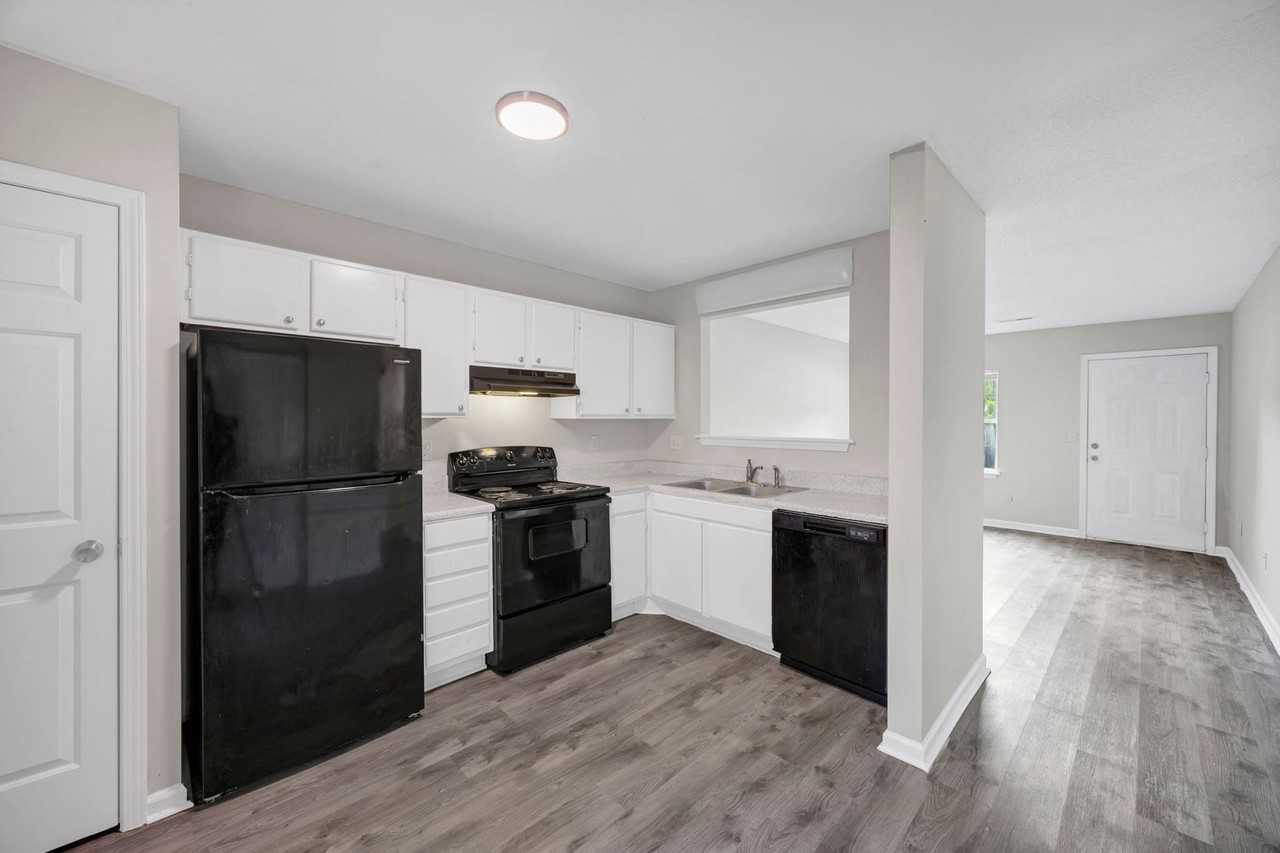 Bracey Square Apartments - Photo 6 of 50