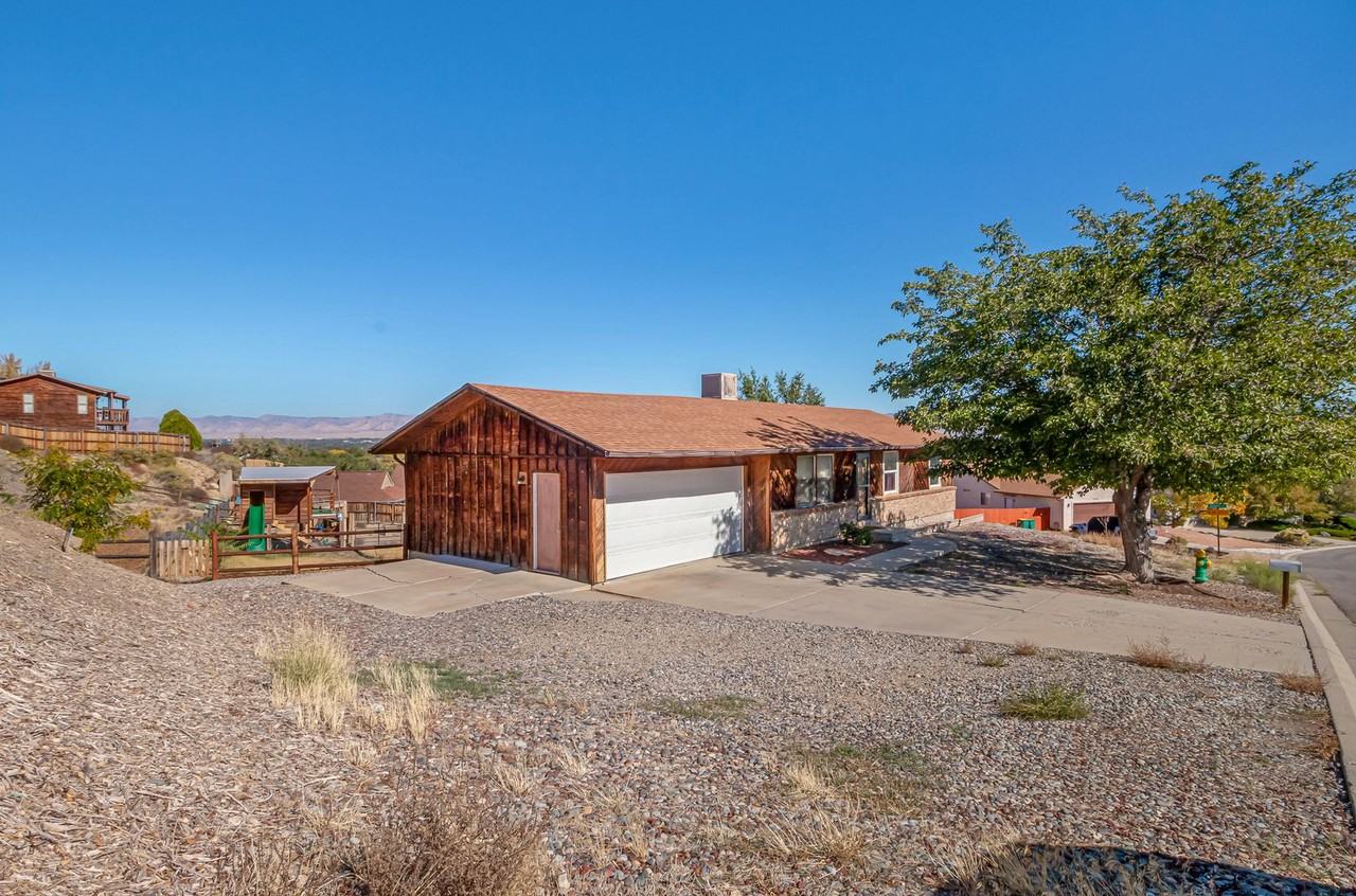 2708 Sierra Vista Rd - Photo 3 of 47