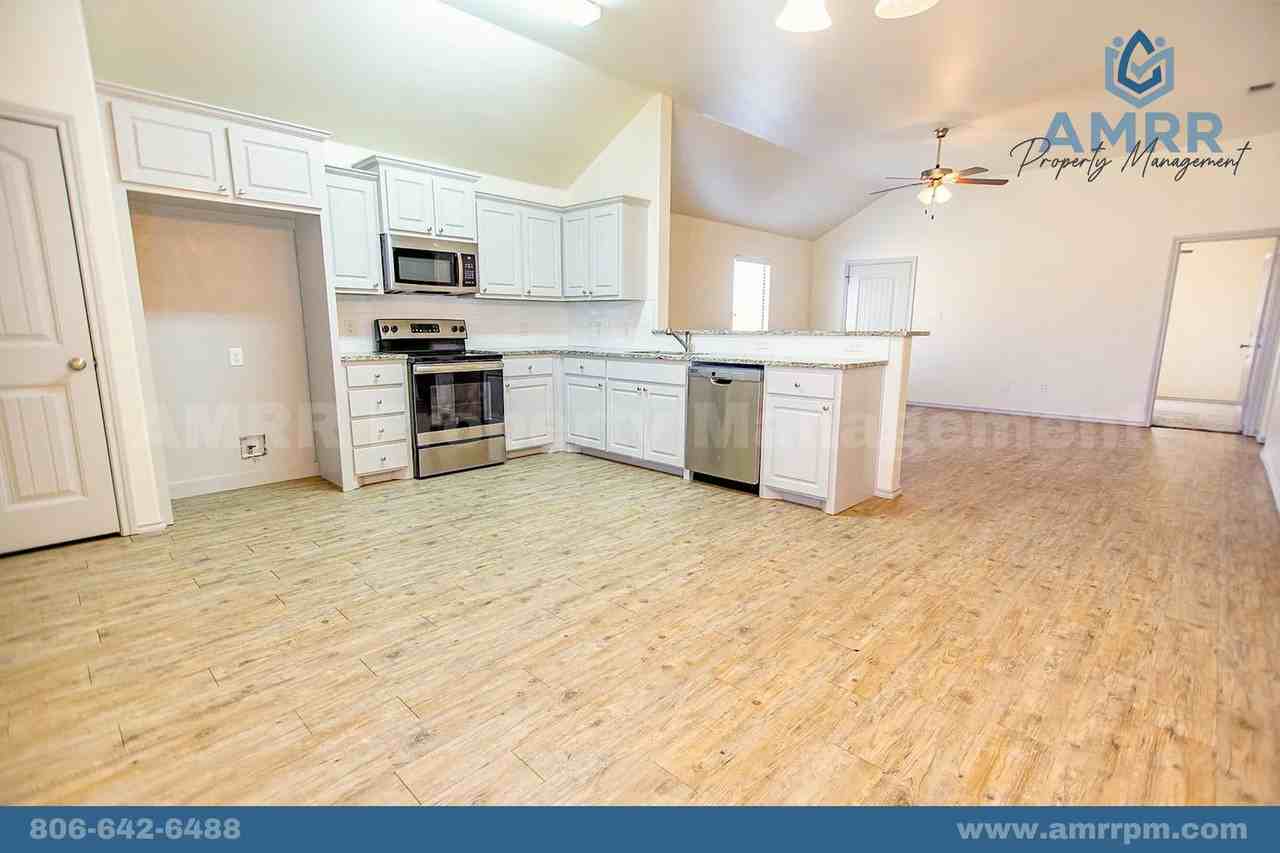 1012 Preston Trl - Photo 2 of 15