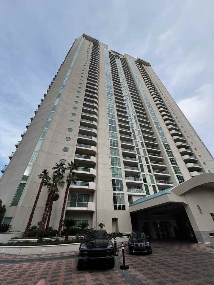 2777 Paradise Rd #205