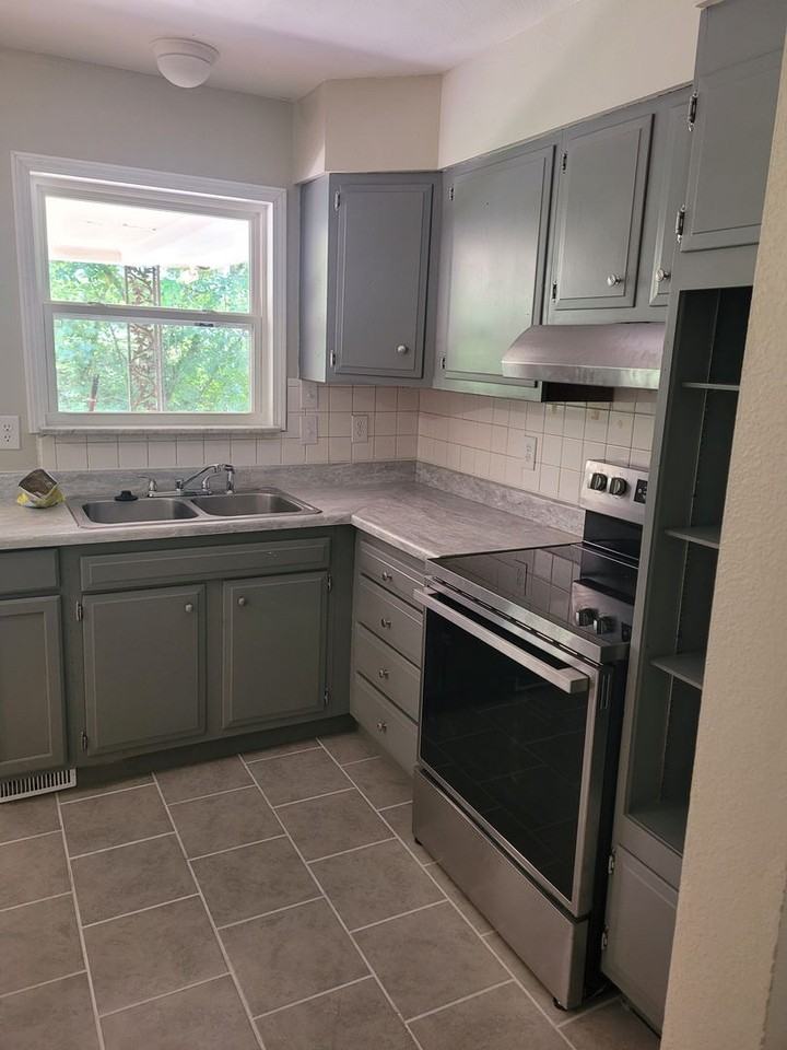 105 Elliott Dr - Photo 4 of 17