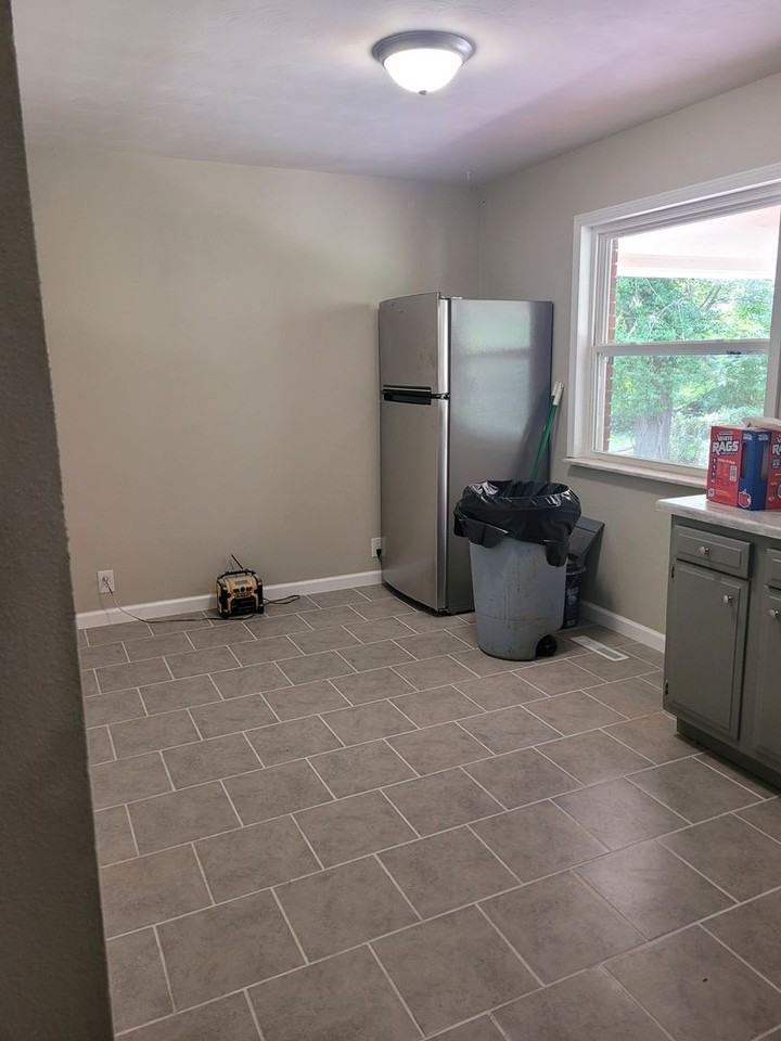 105 Elliott Dr - Photo 5 of 17