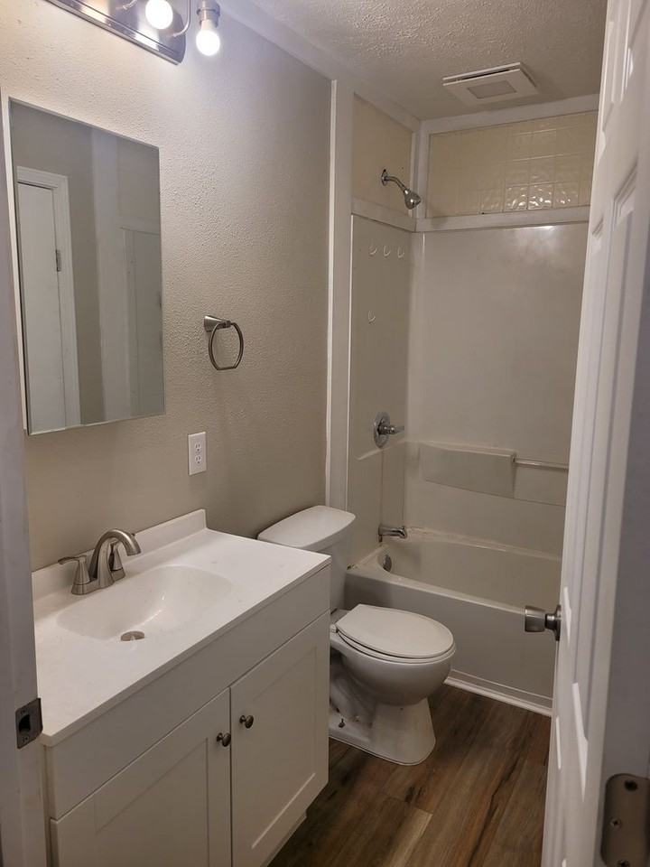 105 Elliott Dr - Photo 6 of 17