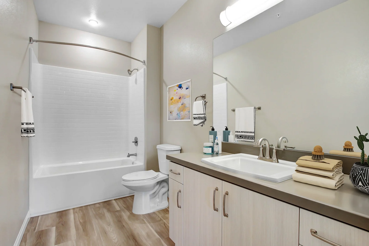 JB Center Apartments - Photo 3 of 30